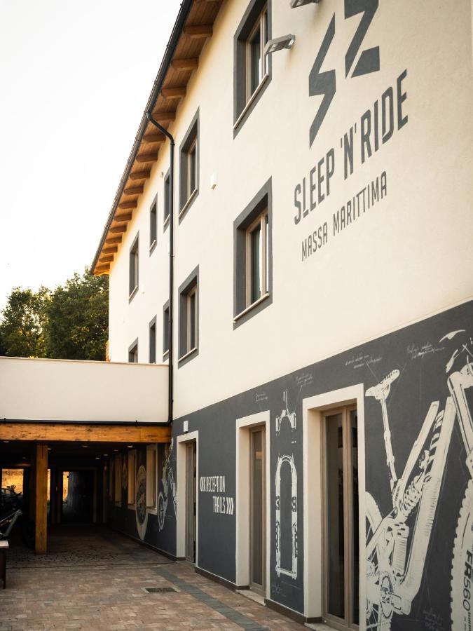 Sleep 'N' Ride Massa Marittima Hotel Bagian luar foto