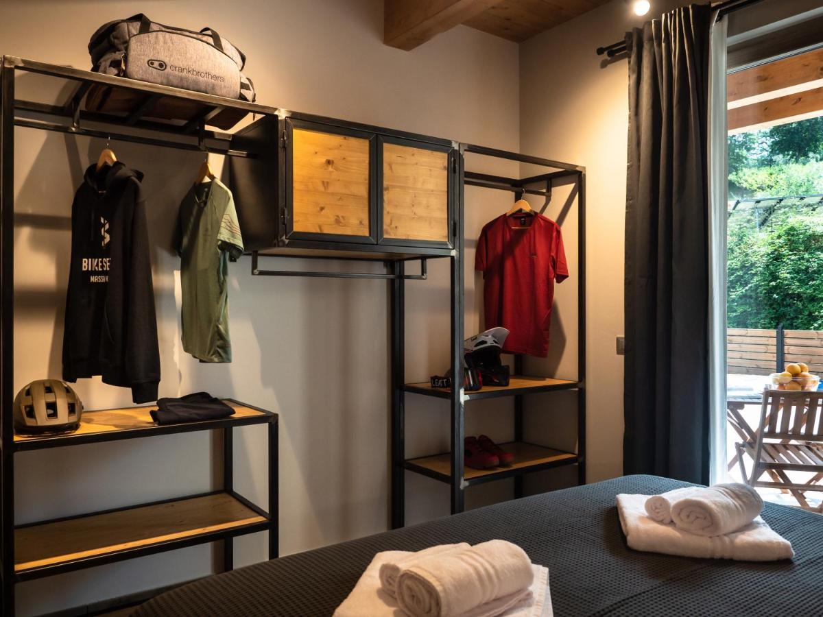 Sleep 'N' Ride Massa Marittima Hotel Bagian luar foto