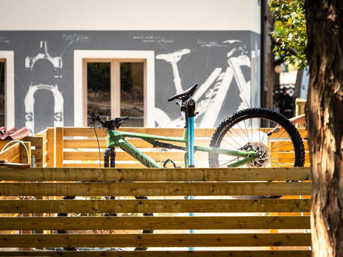 Sleep 'N' Ride Massa Marittima Hotel Bagian luar foto