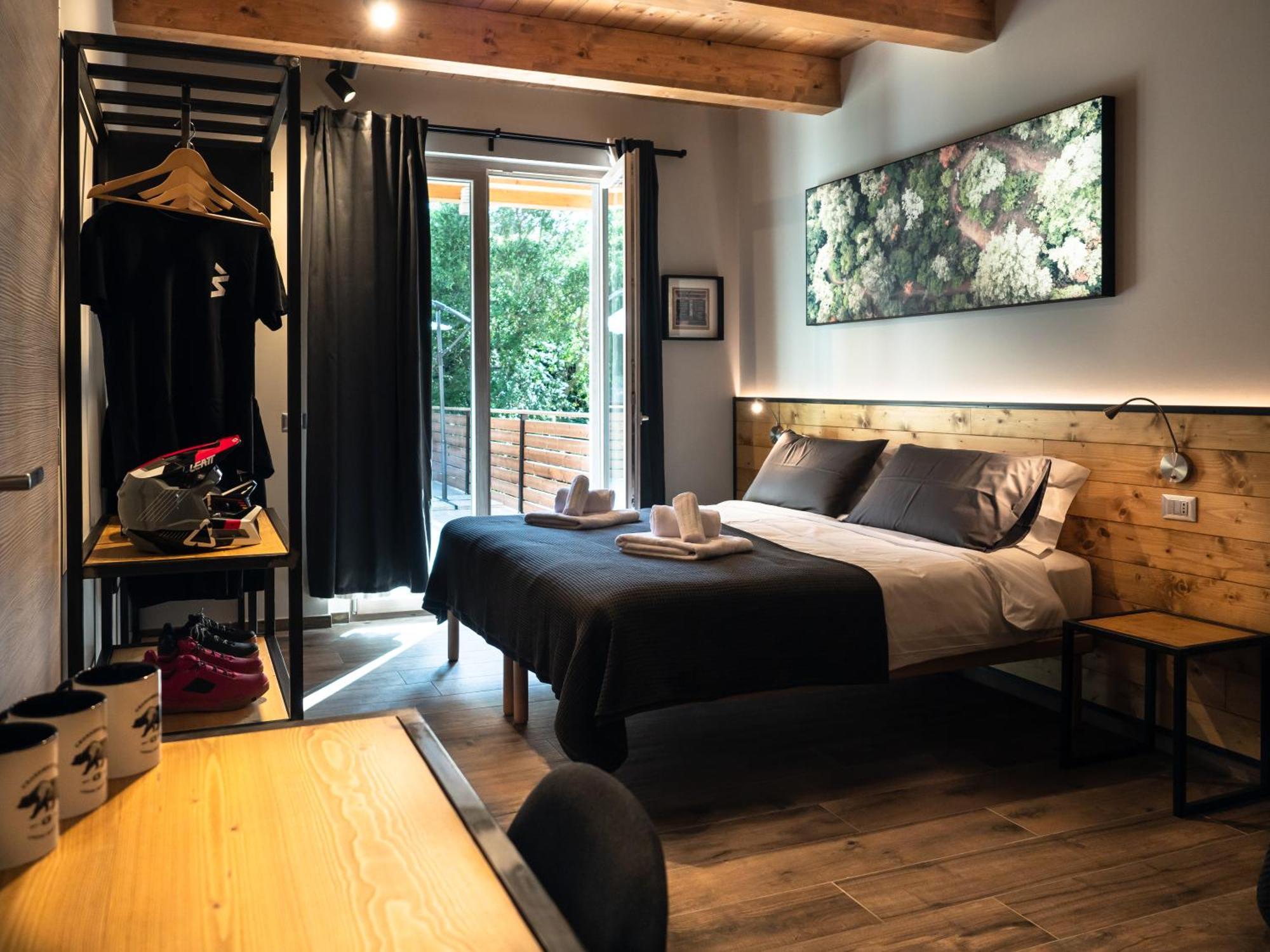 Sleep 'N' Ride Massa Marittima Hotel Bagian luar foto