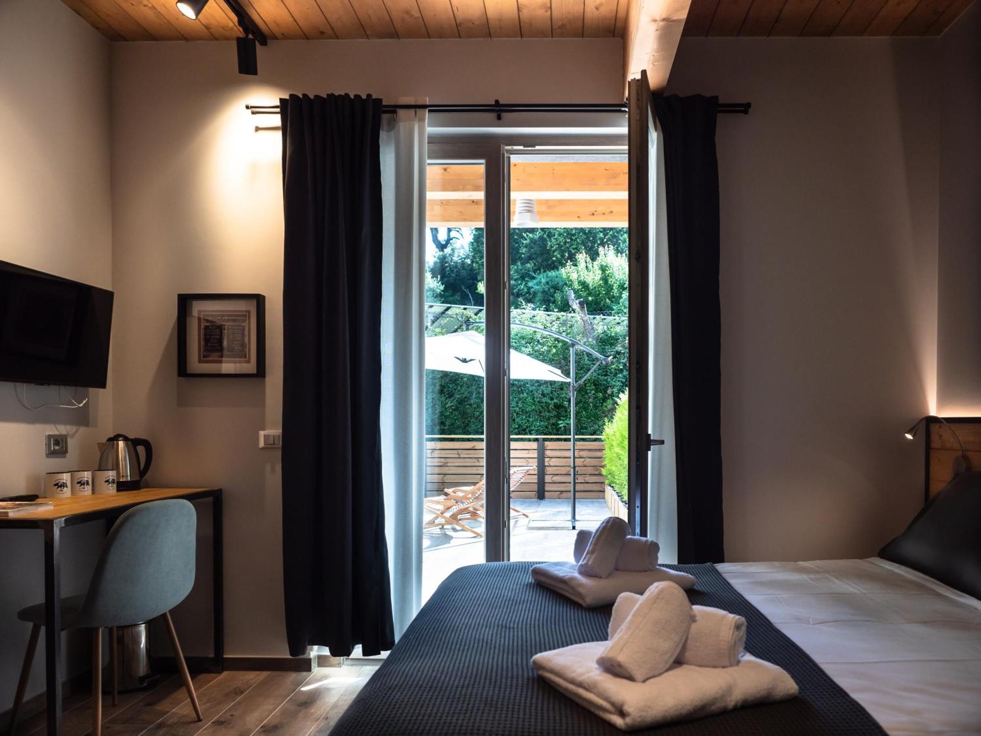 Sleep 'N' Ride Massa Marittima Hotel Bagian luar foto