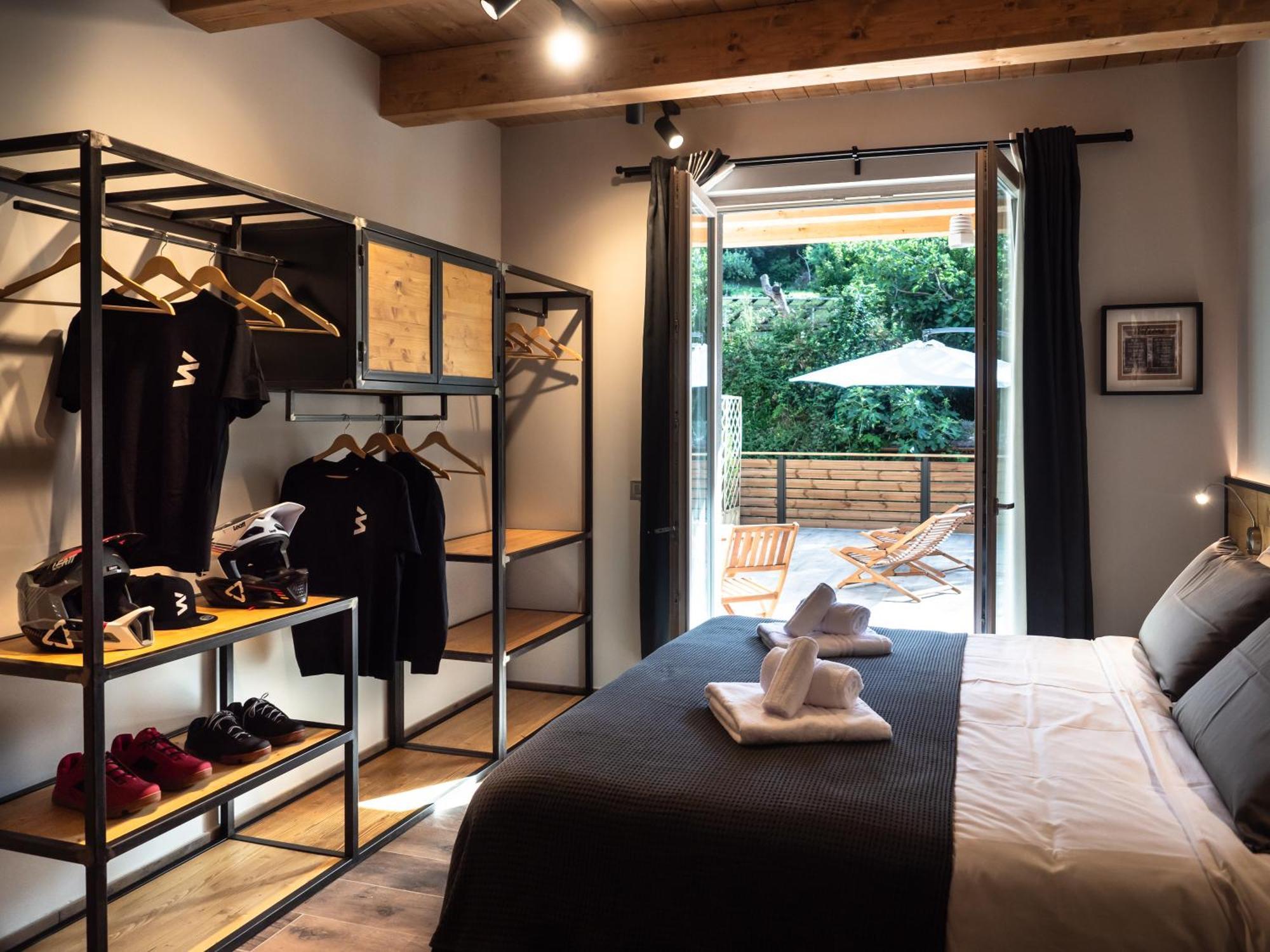 Sleep 'N' Ride Massa Marittima Hotel Bagian luar foto