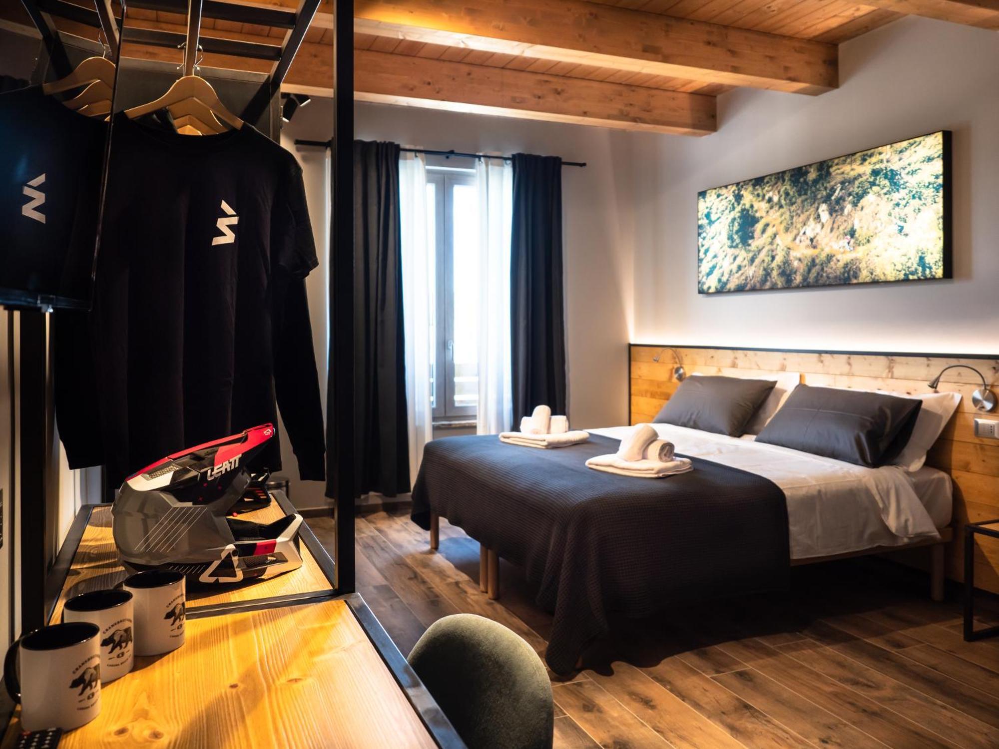 Sleep 'N' Ride Massa Marittima Hotel Bagian luar foto