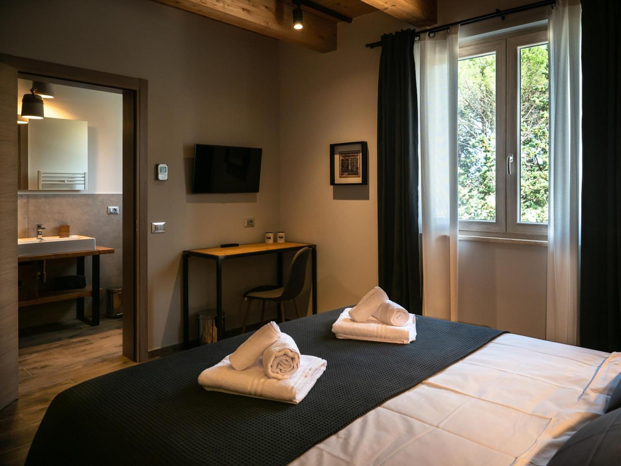 Sleep 'N' Ride Massa Marittima Hotel Bagian luar foto